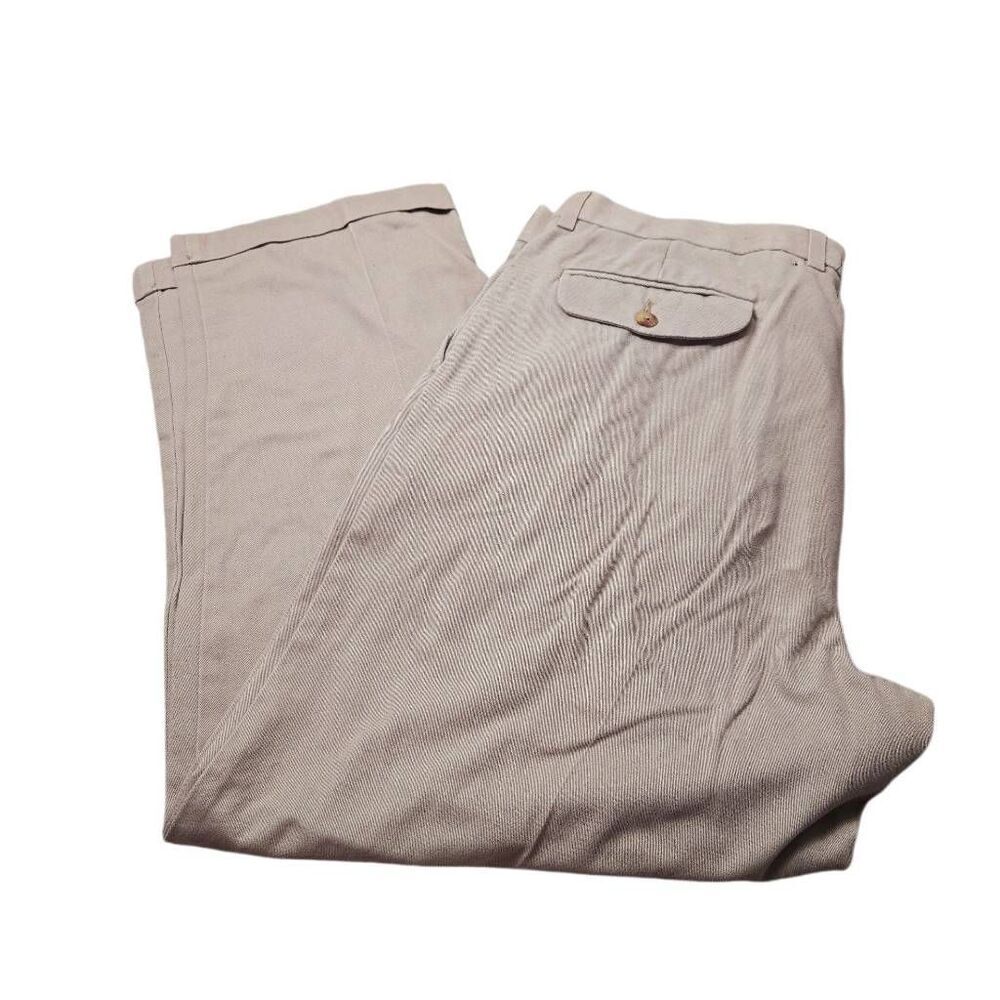 RoundTree & Yorke khaki pleated front pants 38/29